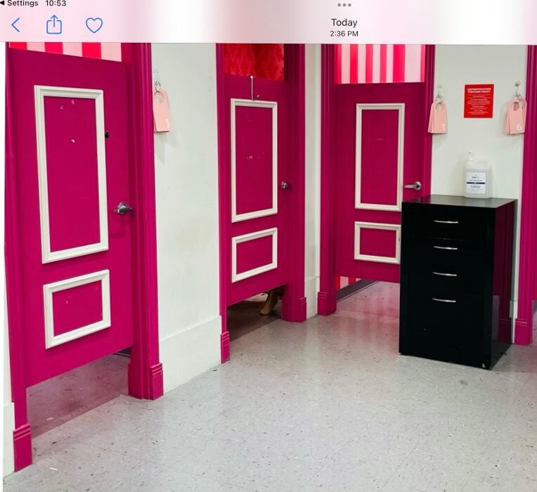 Images Ardene Liquidation Store