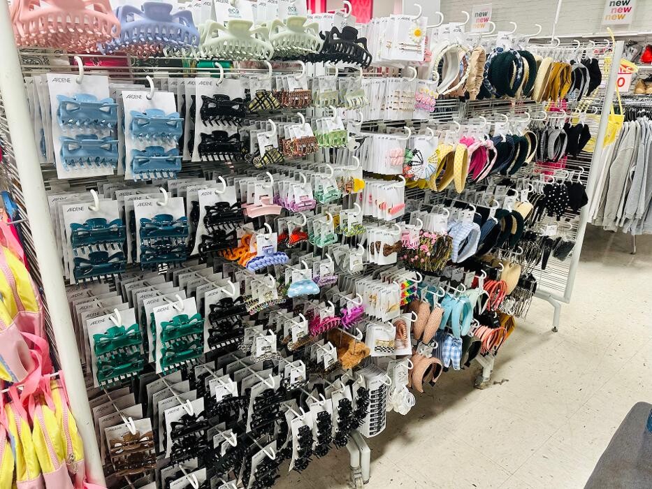 Images Ardene Liquidation Store