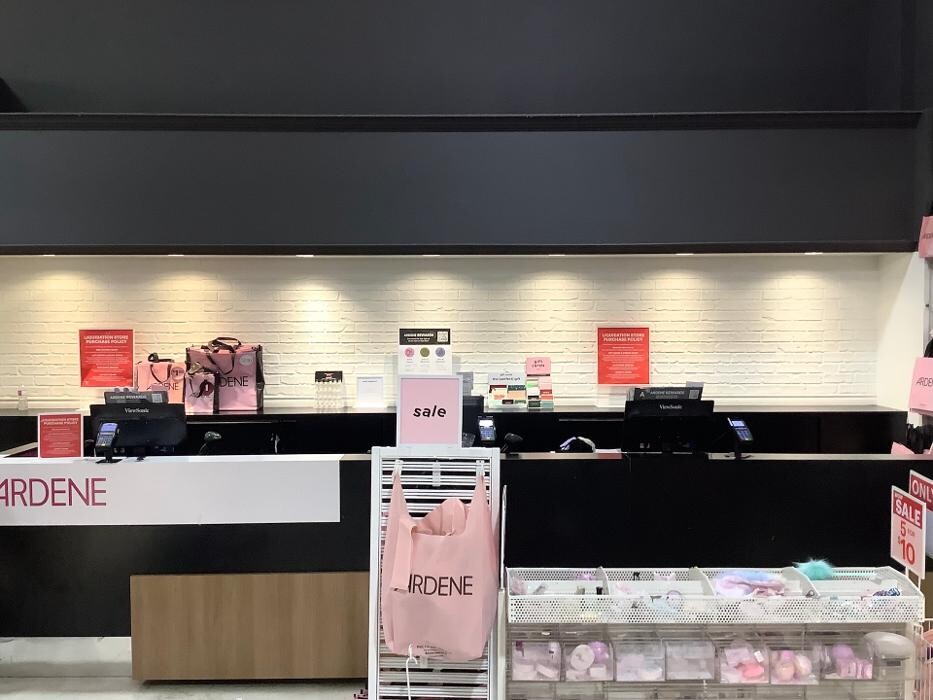 Images Ardene Liquidation Store
