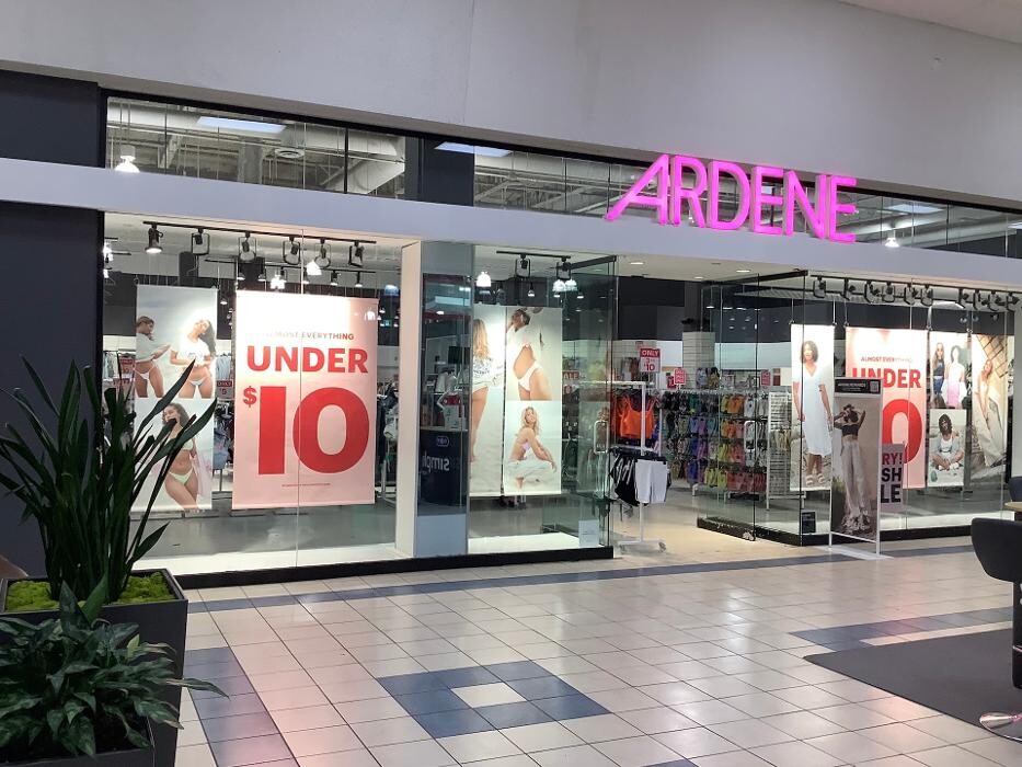 Images Ardene Liquidation Store