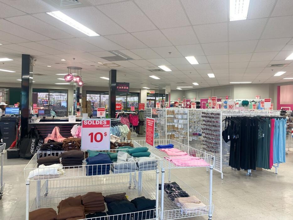 Images Ardene magasin de liquidation