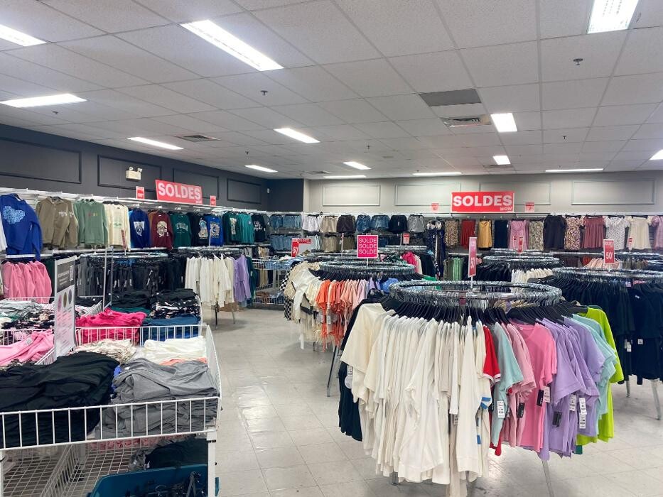Images Ardene magasin de liquidation