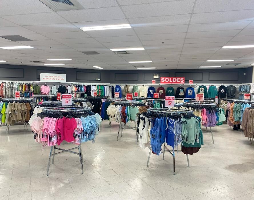Images Ardene magasin de liquidation