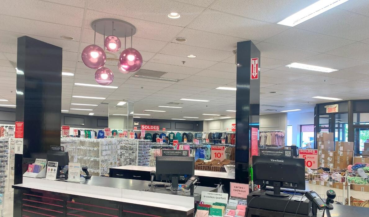 Images Ardene magasin de liquidation