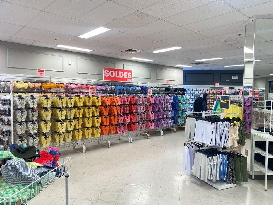 Images Ardene magasin de liquidation