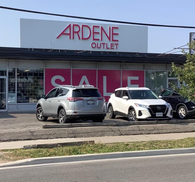 Images Ardene Liquidation Store