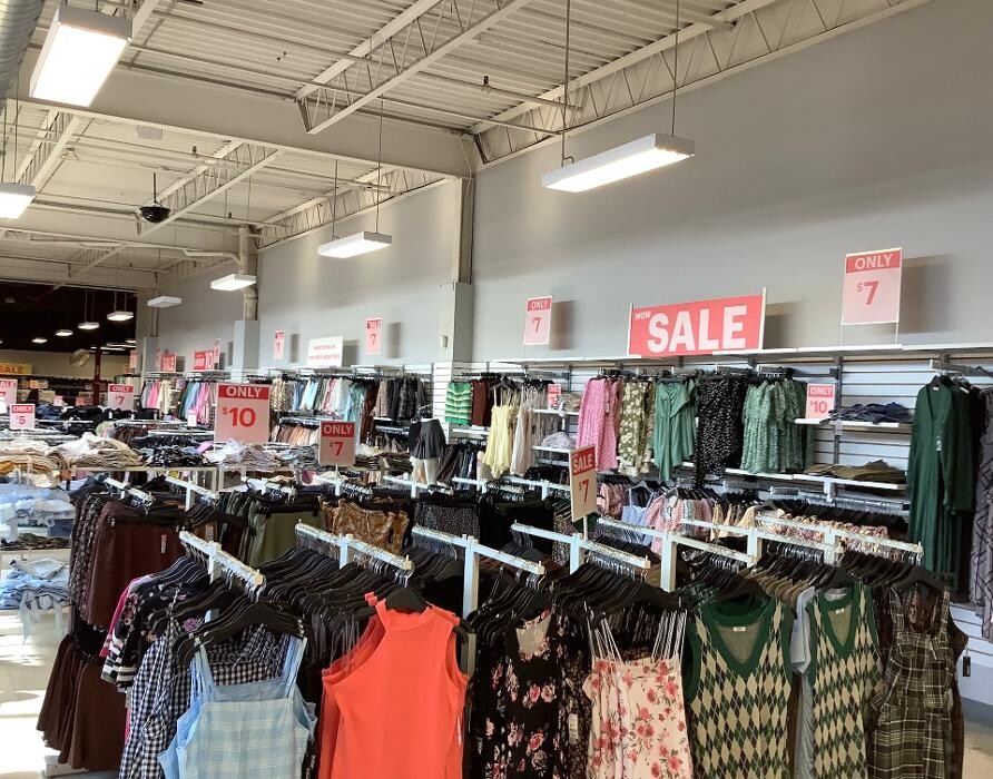 Images Ardene Liquidation Store