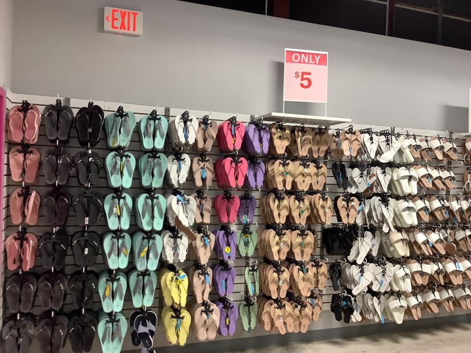 Images Ardene Liquidation Store