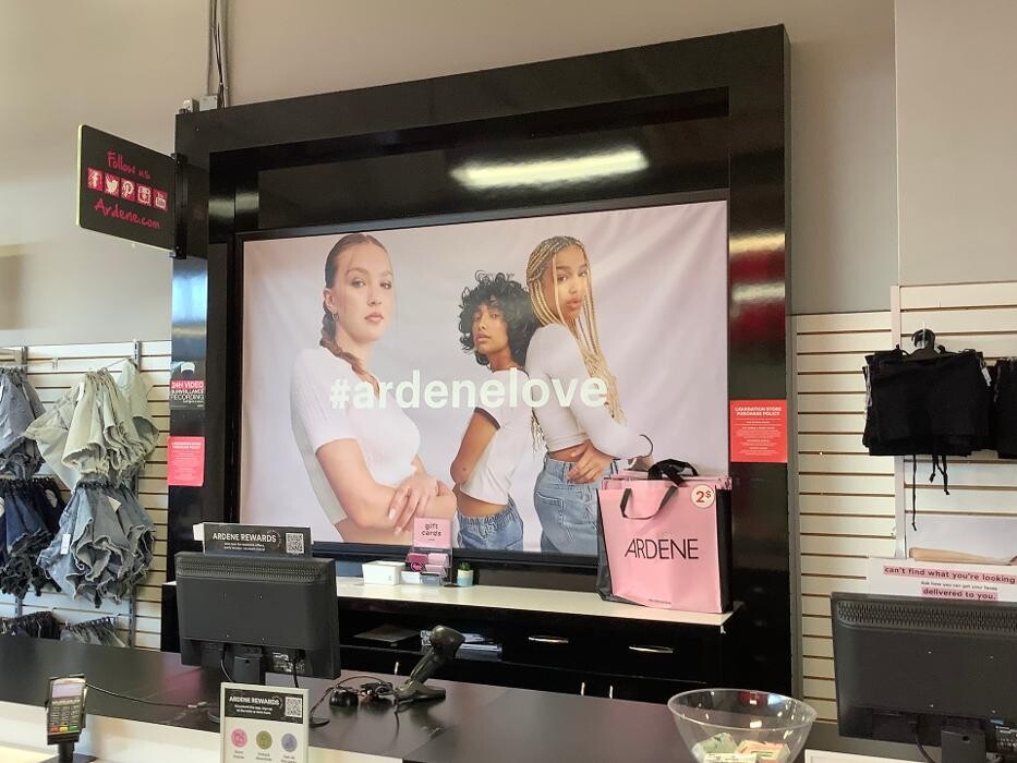 Images Ardene Liquidation Store