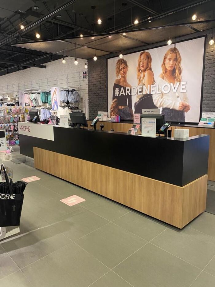 Images Ardene magasin de liquidation