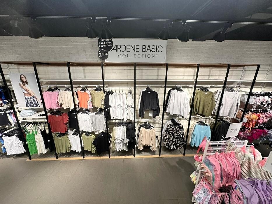 Images Ardene magasin de liquidation