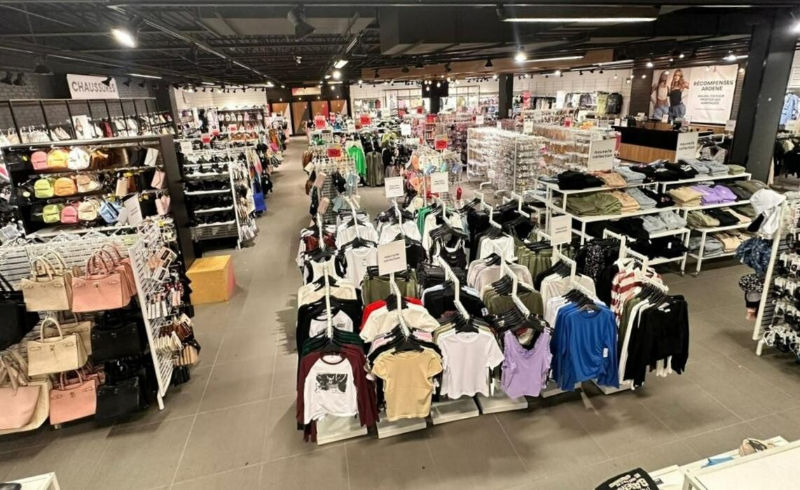 Images Ardene magasin de liquidation