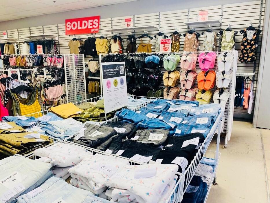 Images Ardene magasin de liquidation