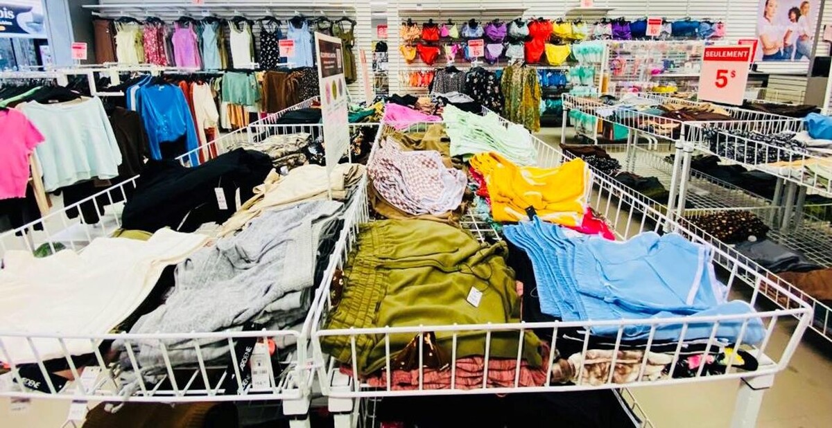 Images Ardene magasin de liquidation