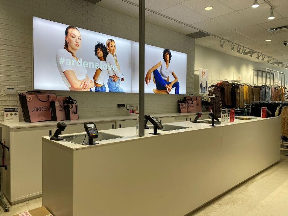 Images Ardene Liquidation Store