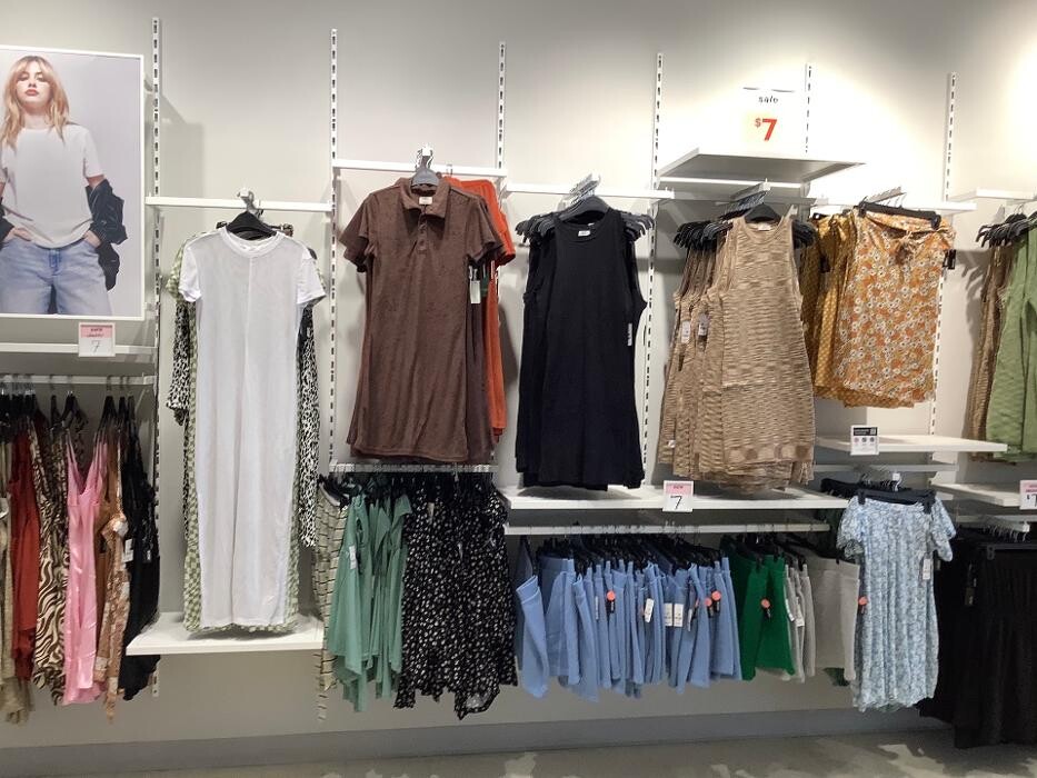 Images Ardene Liquidation Store