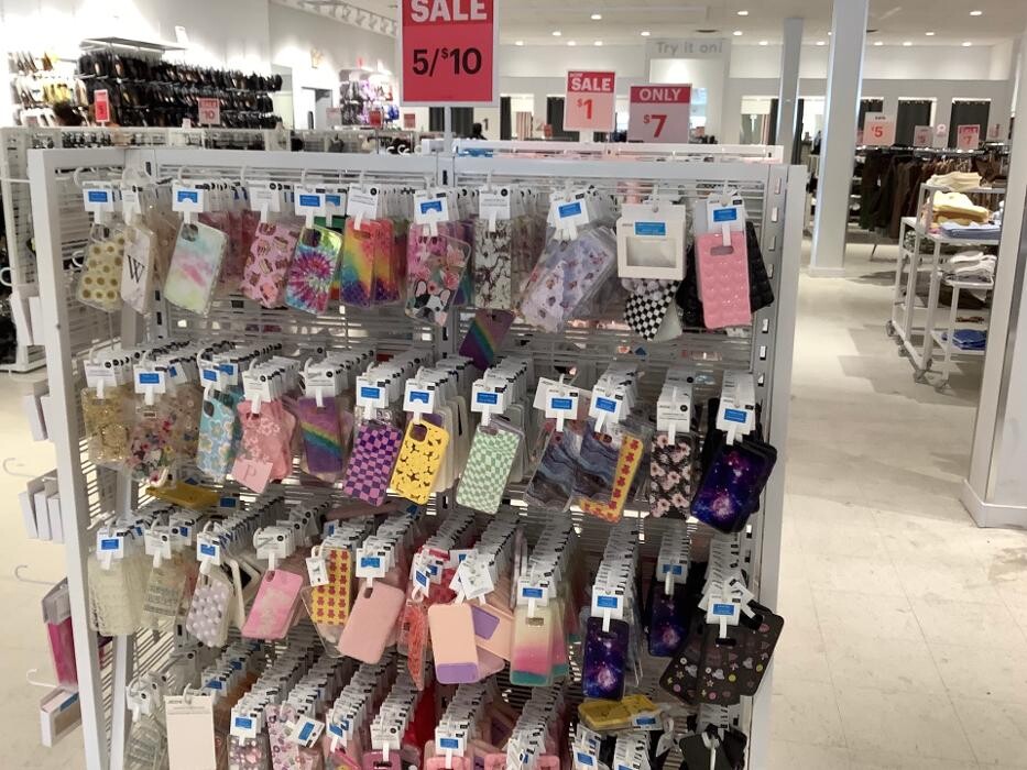 Images Ardene Liquidation Store