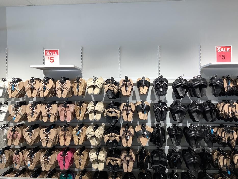 Images Ardene Liquidation Store