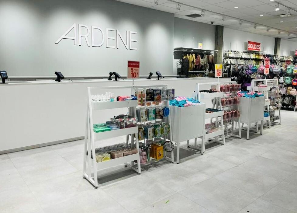 Images Ardene magasin de liquidation