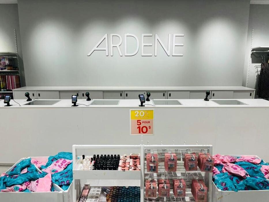 Images Ardene magasin de liquidation