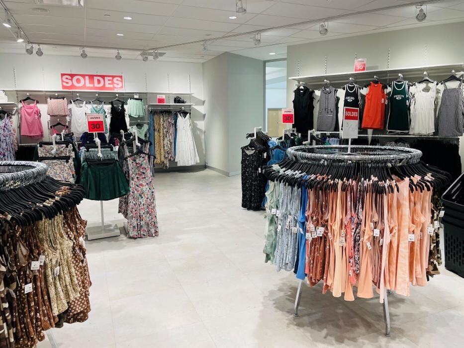 Images Ardene magasin de liquidation