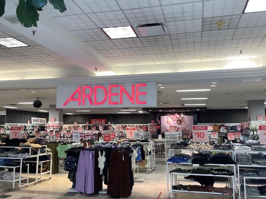 Images Ardene Liquidation Store