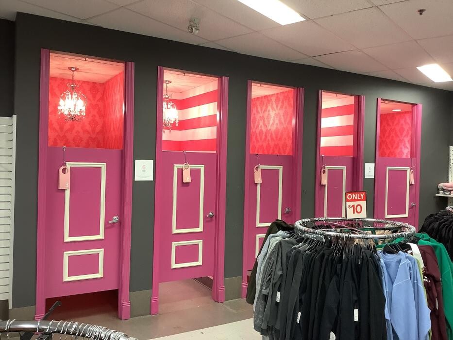Images Ardene Liquidation Store