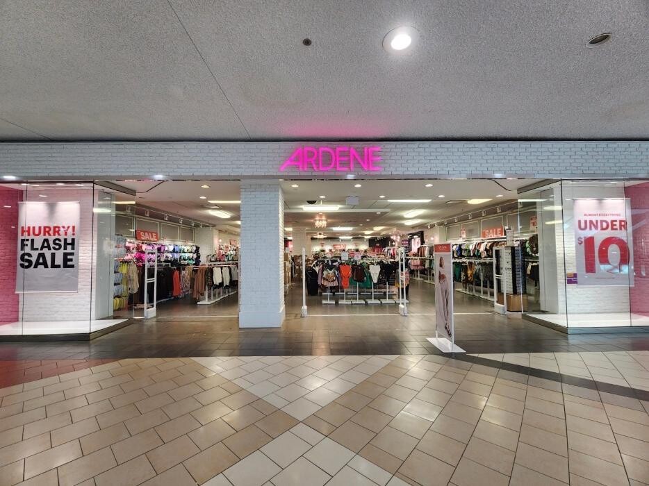 Images Ardene Liquidation Store