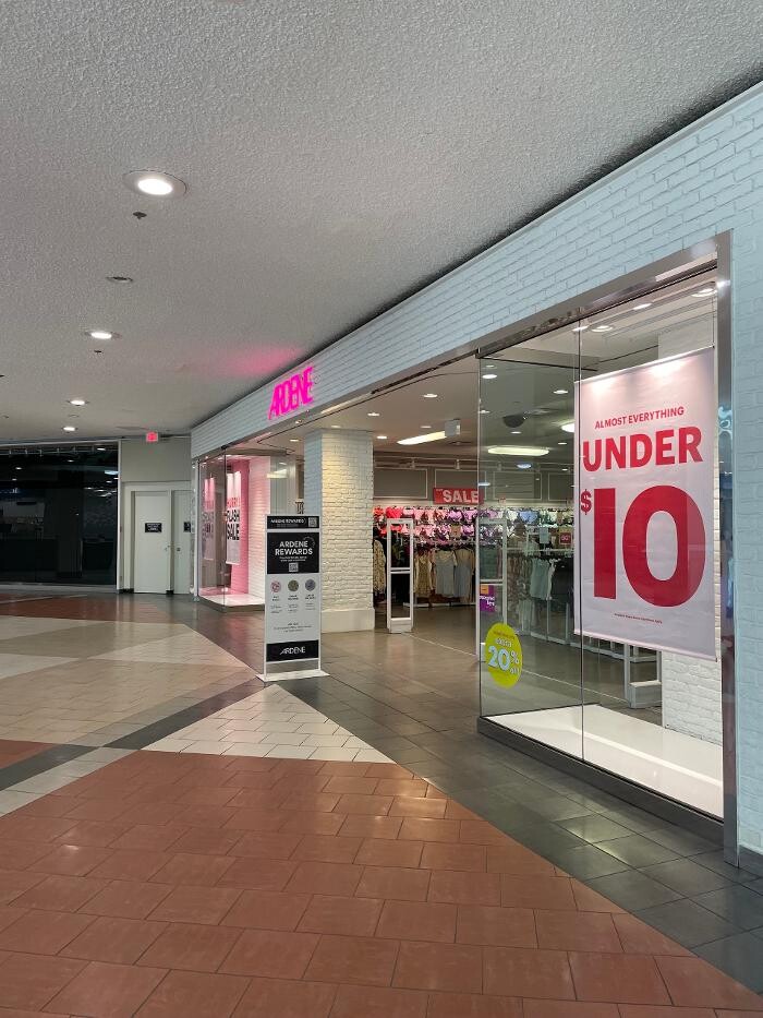 Images Ardene Liquidation Store