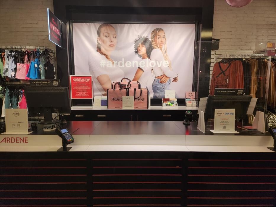 Images Ardene Liquidation Store