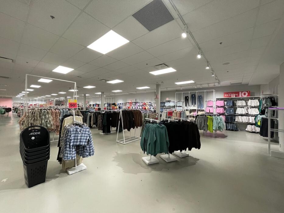 Images Ardene magasin de liquidation