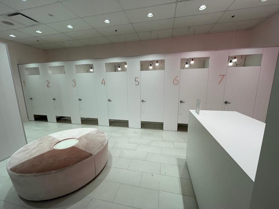 Images Ardene magasin de liquidation