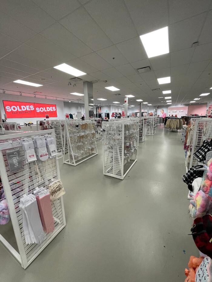 Images Ardene magasin de liquidation