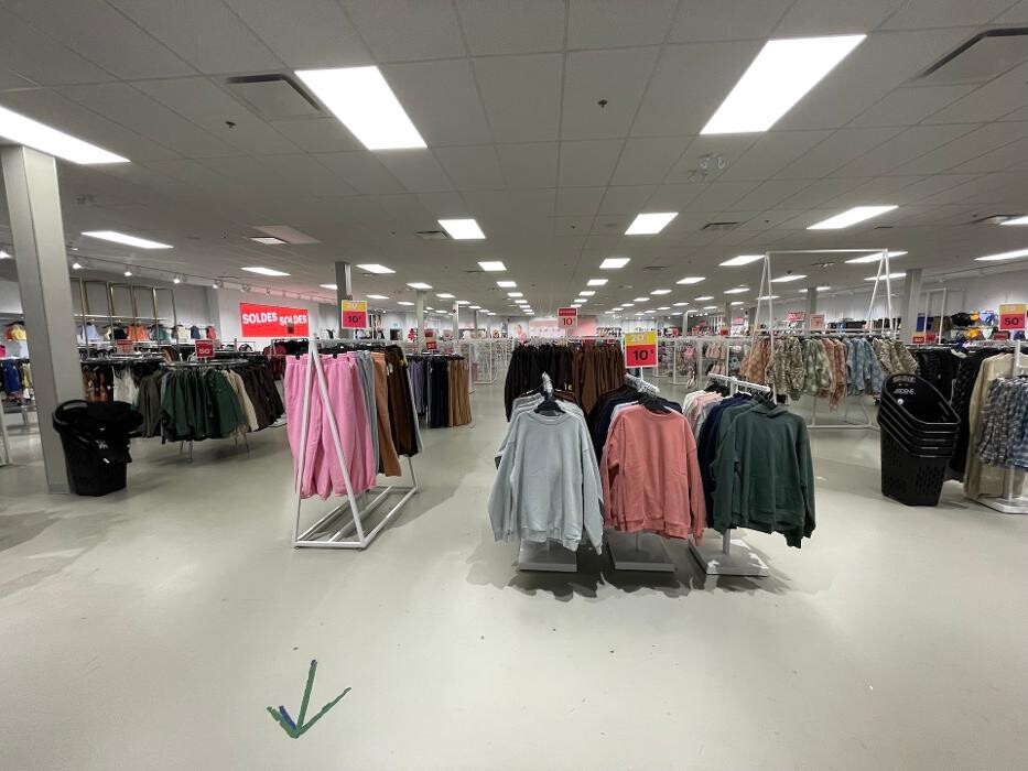Images Ardene magasin de liquidation