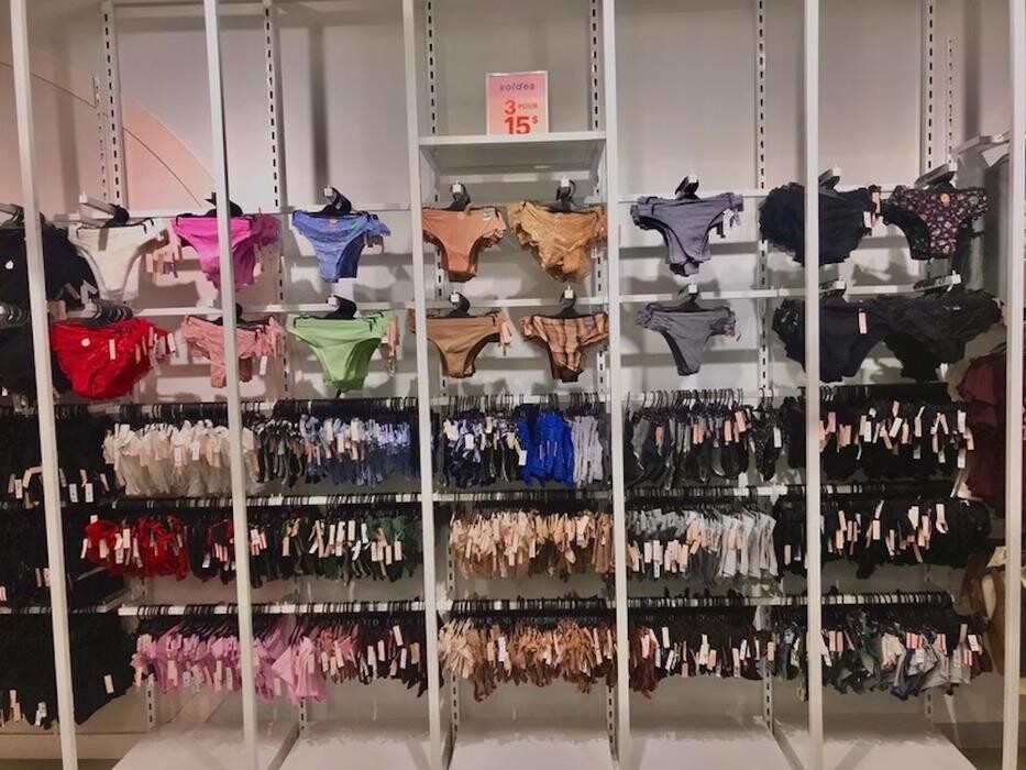 Images Ardene magasin de liquidation