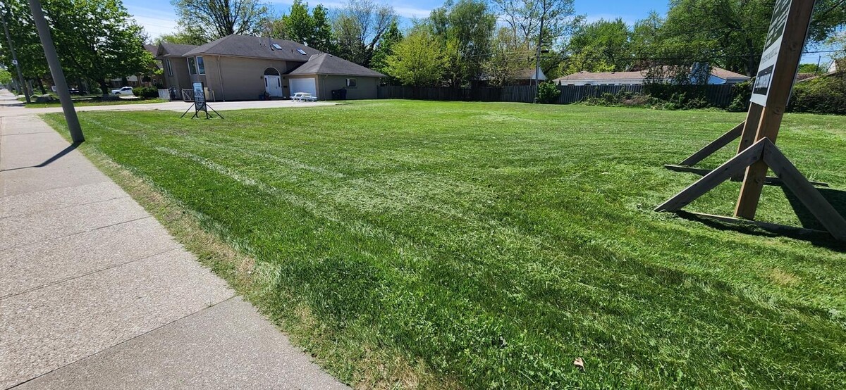 Images Handelsman's Quality Mowing
