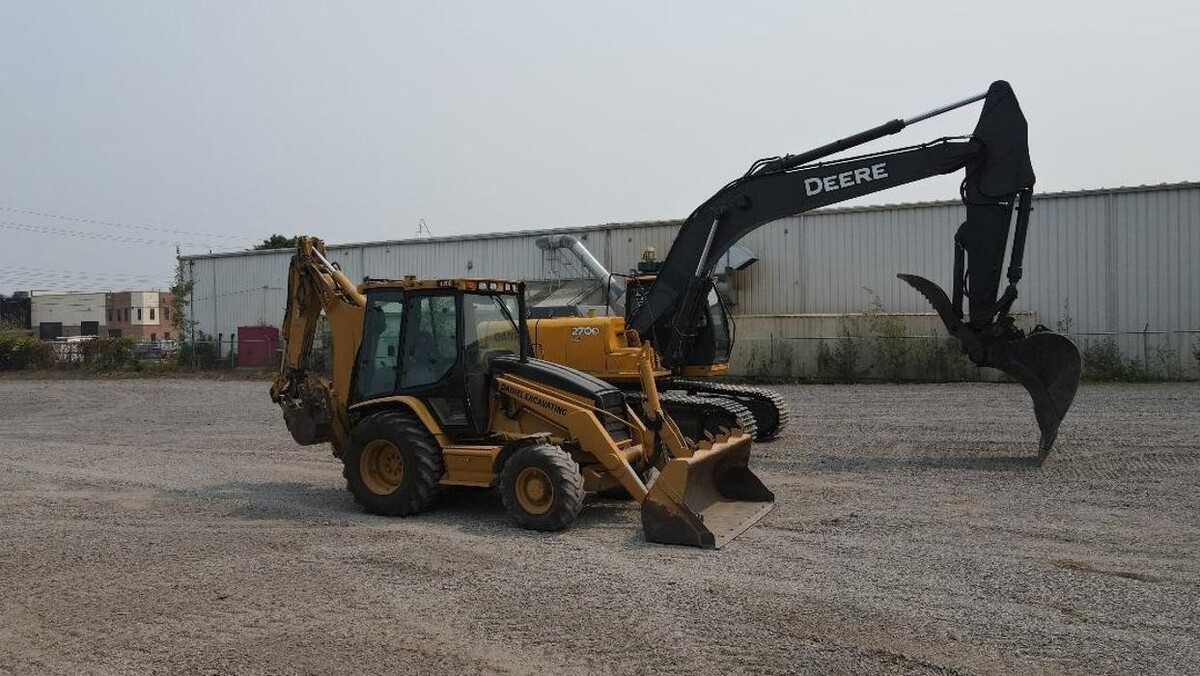 Images Daniel Excavating