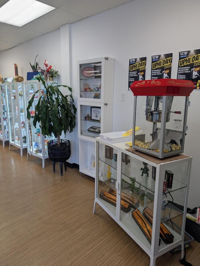 Images UpHi Cannabis Emporium