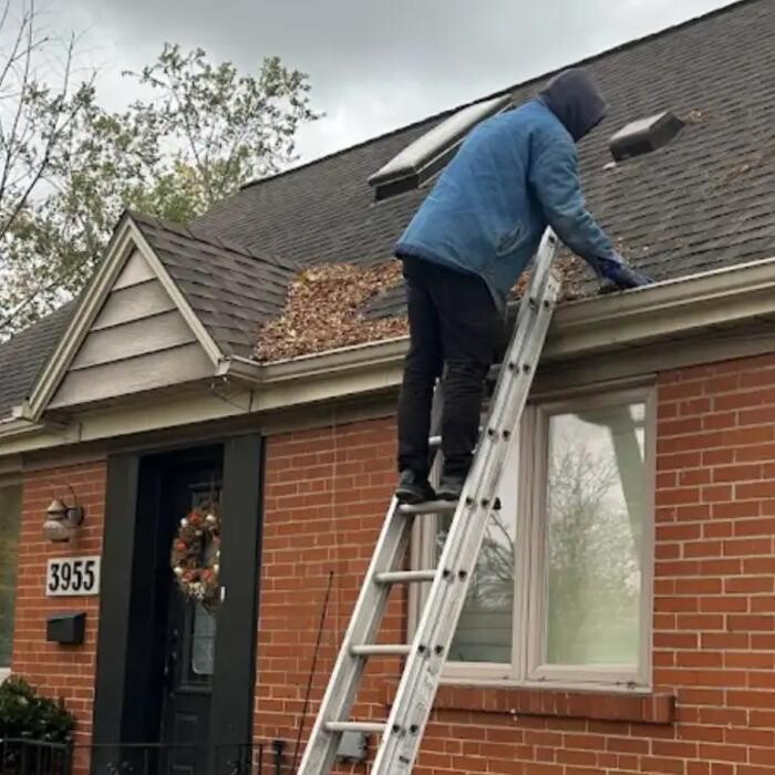 Images Gutter Cleaning - MK Universal - Mississauga / Peel Region