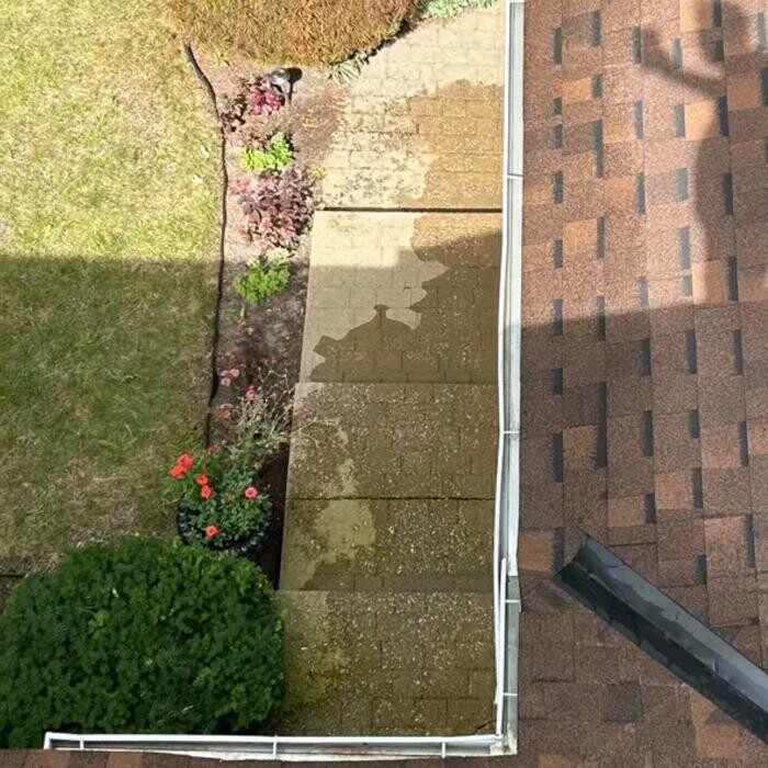 Images Gutter Cleaning - MK Universal - Mississauga / Peel Region