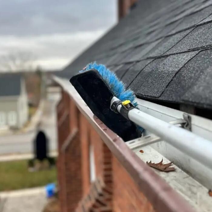 Images Gutter Cleaning - MK Universal - Mississauga / Peel Region