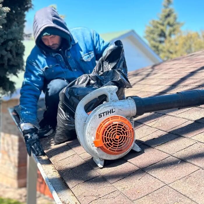 Images Gutter Cleaning - MK Universal - Mississauga / Peel Region