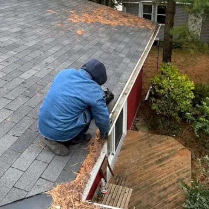 Images Gutter Cleaning - MK Universal - Mississauga / Peel Region