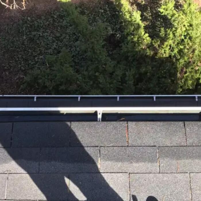 Images Gutter Cleaning - MK Universal - Mississauga / Peel Region