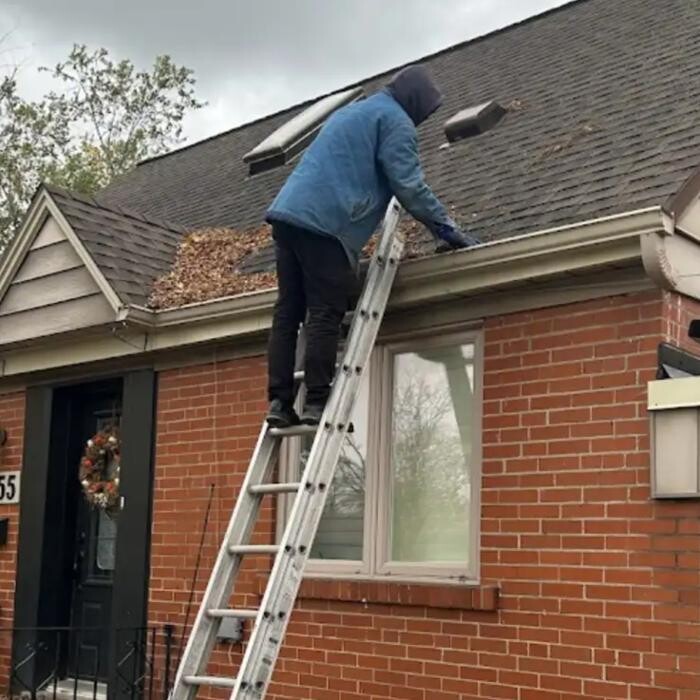 Images Gutter Cleaning - MK Universal - Mississauga / Peel Region