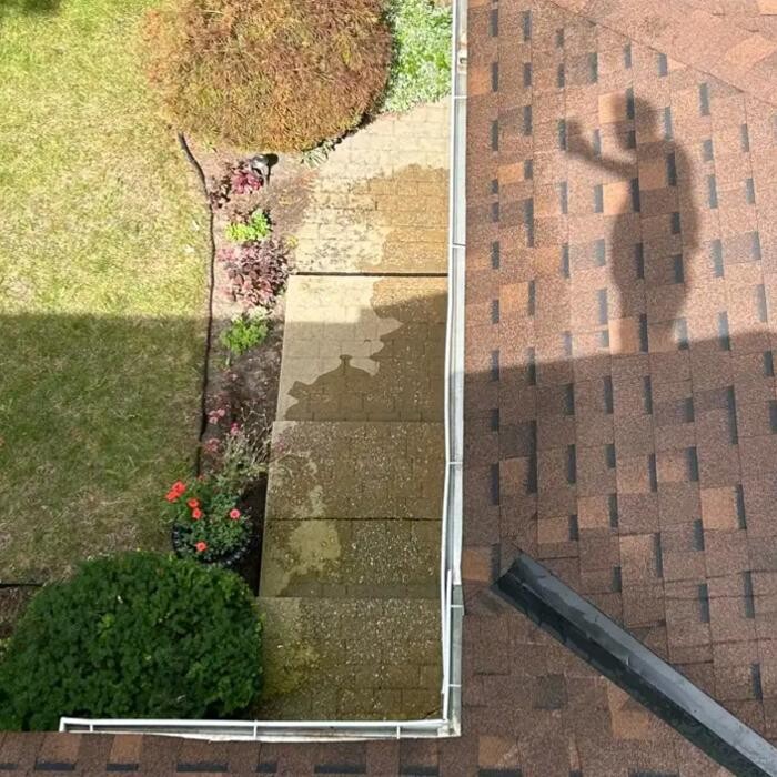 Images Gutter Cleaning - MK Universal - Mississauga / Peel Region