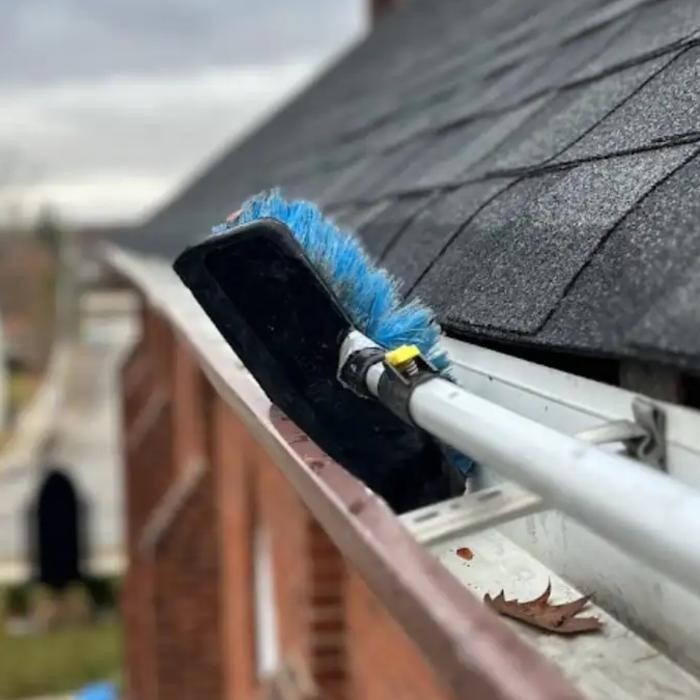 Images Gutter Cleaning - MK Universal - Mississauga / Peel Region