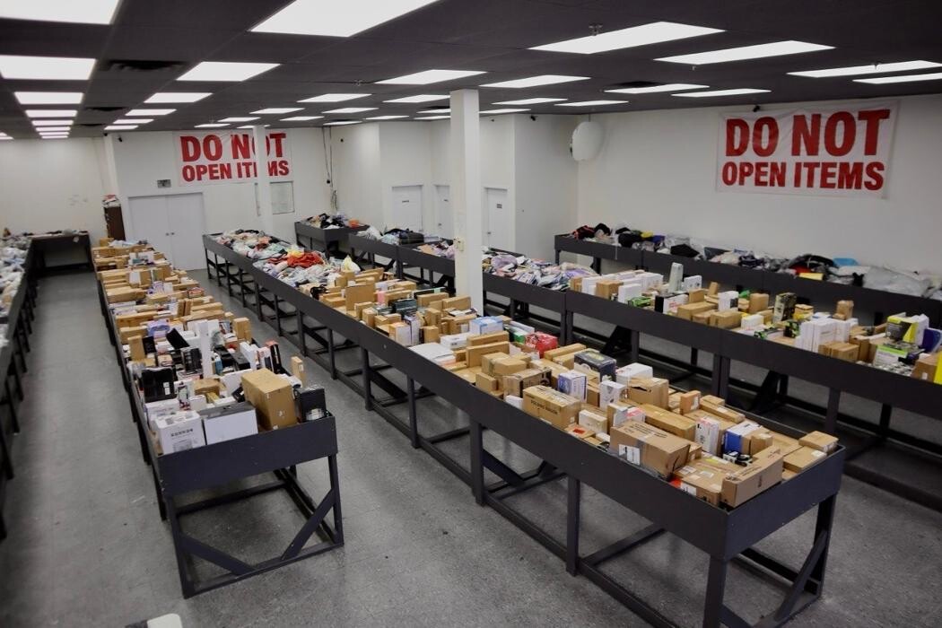 Images Moez Binz Inc. Overstocks & Liquidation