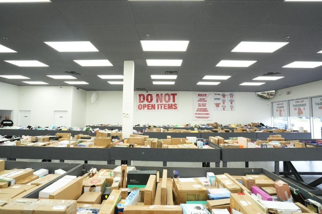 Images Moez Binz Inc. Overstocks & Liquidation