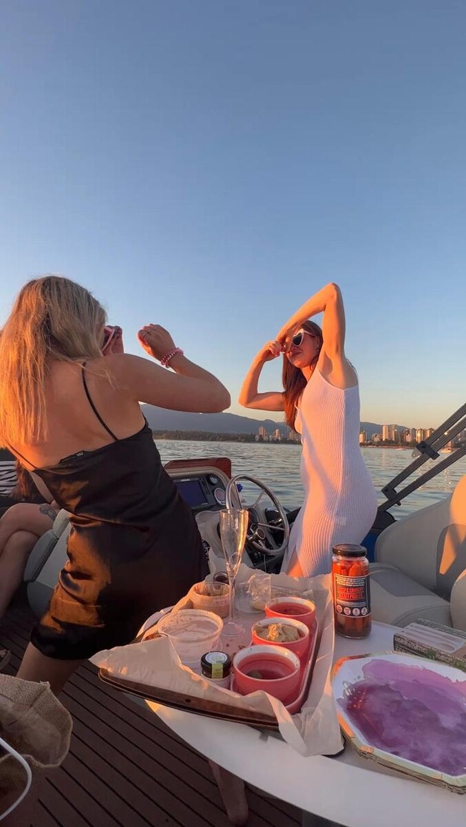 Images SeaSky Cruises Pontoon & Yacht Rental | Vancouver Private Boat Rental